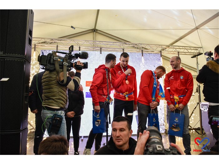 FOTO: Evo kako je bilo u Ljubuškom, zlatni rukometaši s broncom oko vrata osvojili su srca svih