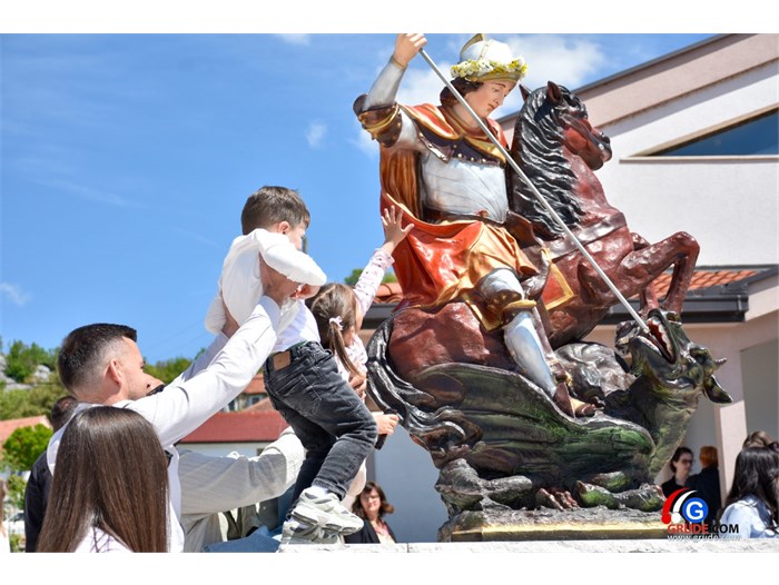 FOTO: DRAGIĆINA više od stoljeća pod zaštitom SVETOG JURE! Fra Luka: Velike stvari u životu traže žrtvu 