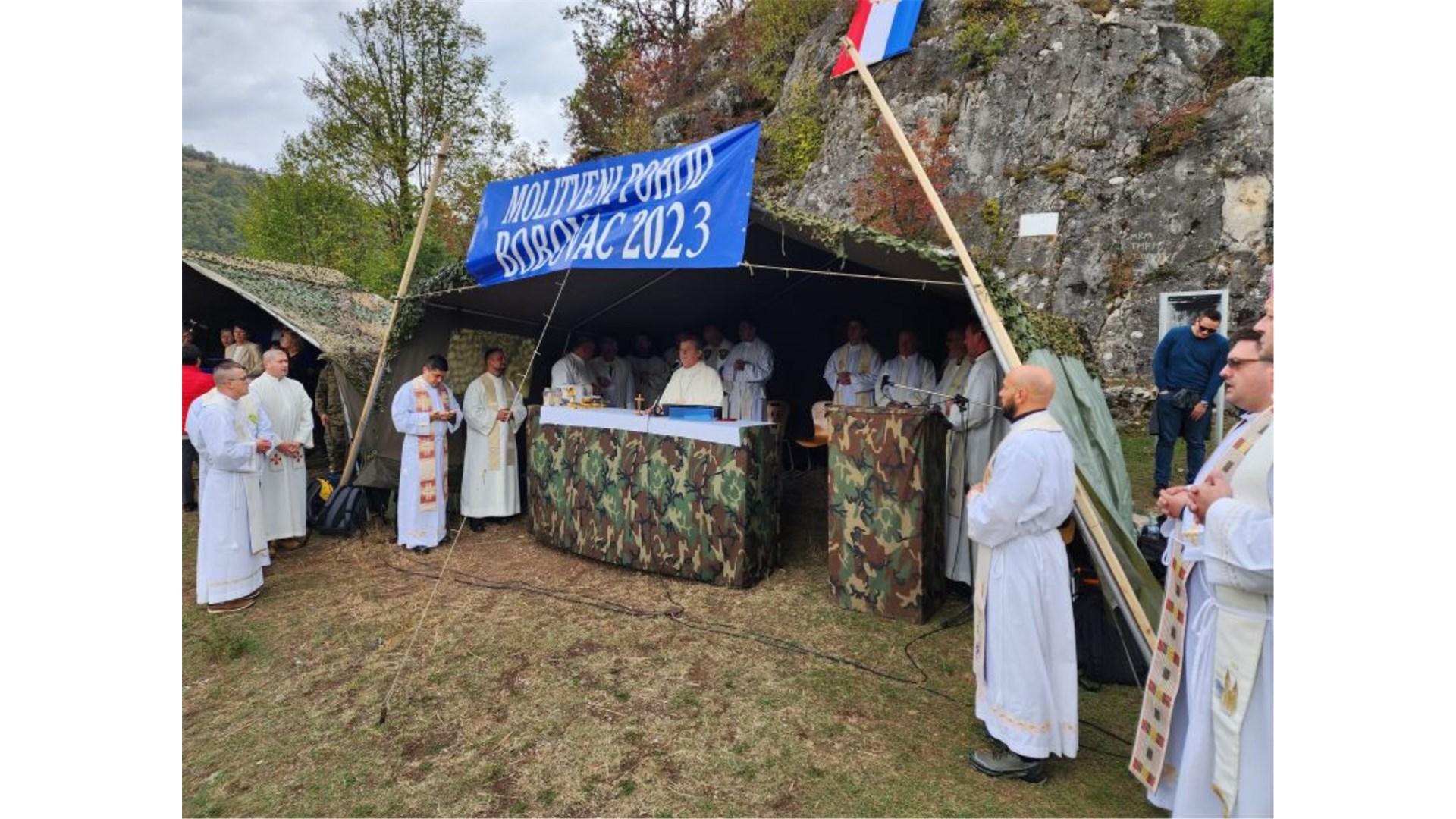 FOTO: Je li nadbiskup Vukšić s Bobovca poslao snažnu poruku Plenkoviću i Milanoviću!?