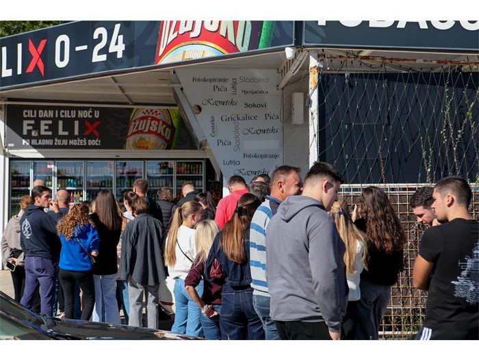 FOTO: Thompson rasprodao sve koncerte! Za samo 3 sata rasprodao Osijek, Varaždin, Zadar i Zagreb! FOTO: Thompson rasprodao sve koncerte! Za samo 3 sata rasprodao Osijek, Varaždin, Zadar i Zagreb!