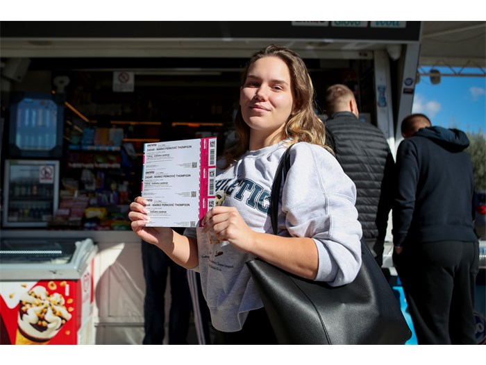 FOTO: Thompson rasprodao sve koncerte! Za samo 3 sata rasprodao Osijek, Varaždin, Zadar i Zagreb! FOTO: Thompson rasprodao sve koncerte! Za samo 3 sata rasprodao Osijek, Varaždin, Zadar i Zagreb!